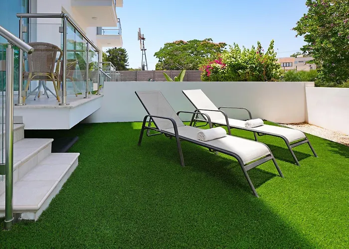 Meryl - Coralli Beachfront Apartament *