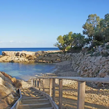 Meryl - Coralli Beachfront *