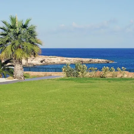 Meryl - Coralli Beachfront Протарас