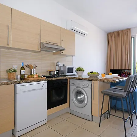 Meryl - Coralli Beachfront *