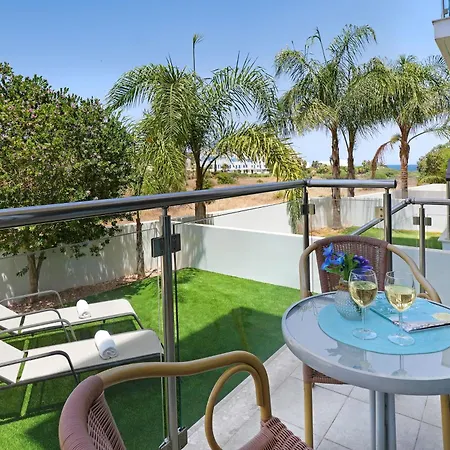 Meryl - Coralli Beachfront *