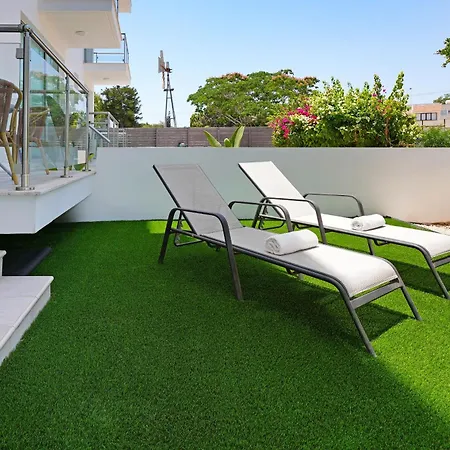 Meryl - Coralli Beachfront Apartmán *