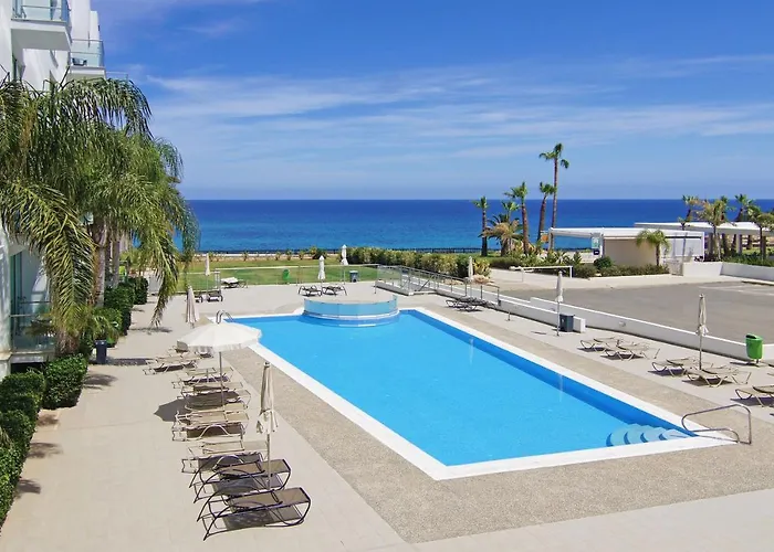 Meryl - Coralli Beachfront 아파트