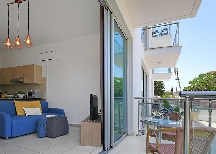 Meryl - Coralli Beachfront