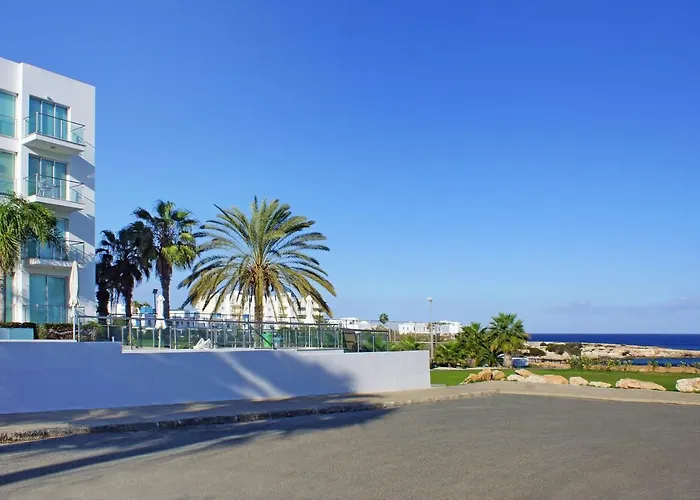 Meryl - Coralli Beachfront プロタラス